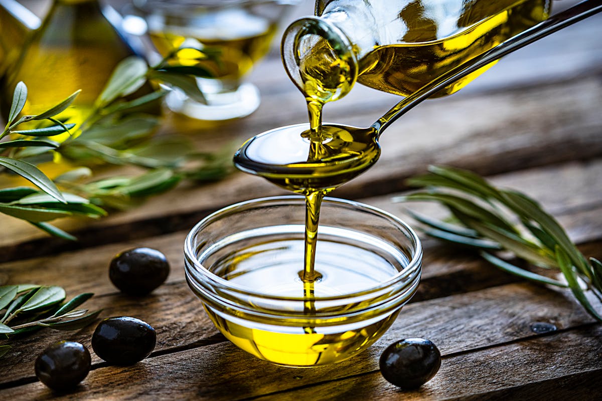 Olive Oil and Diet: Slimming Ally or Not? Truths and Myths